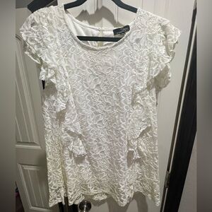 White lace sleeveless blouse
